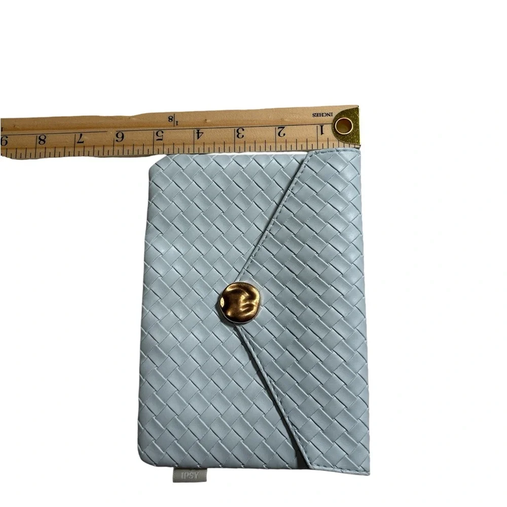 Ipsy Woven Clutch in Light Gray with Gold Button